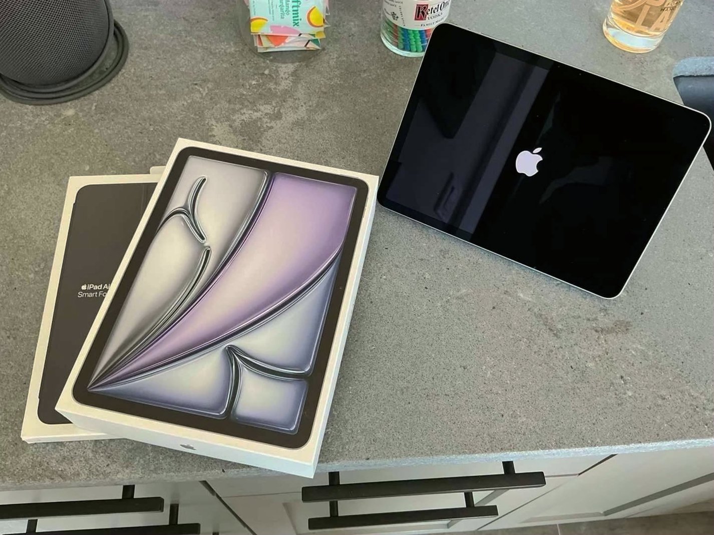 Apple iPad Air 11 inch 128GB Charcoal Unlocked - Used