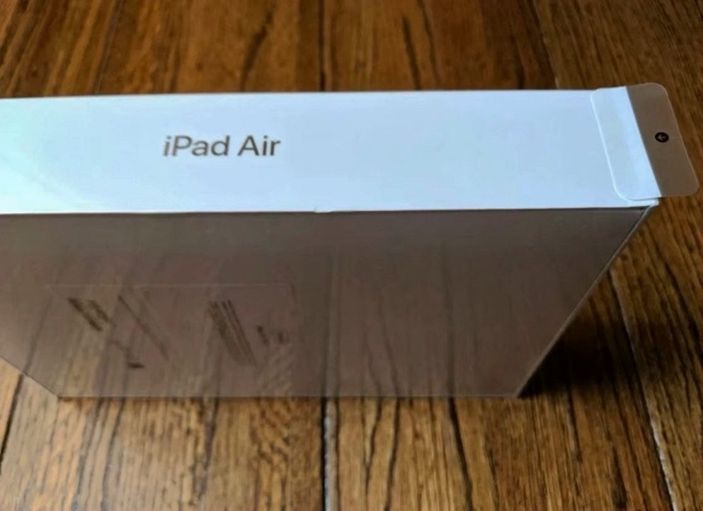 Apple iPad Air 3rd Generation 256GB Gold Unlocked - Used image 3