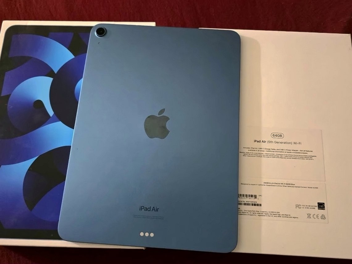 Apple iPad Air 5 64GB Space Gray Unlocked - Used