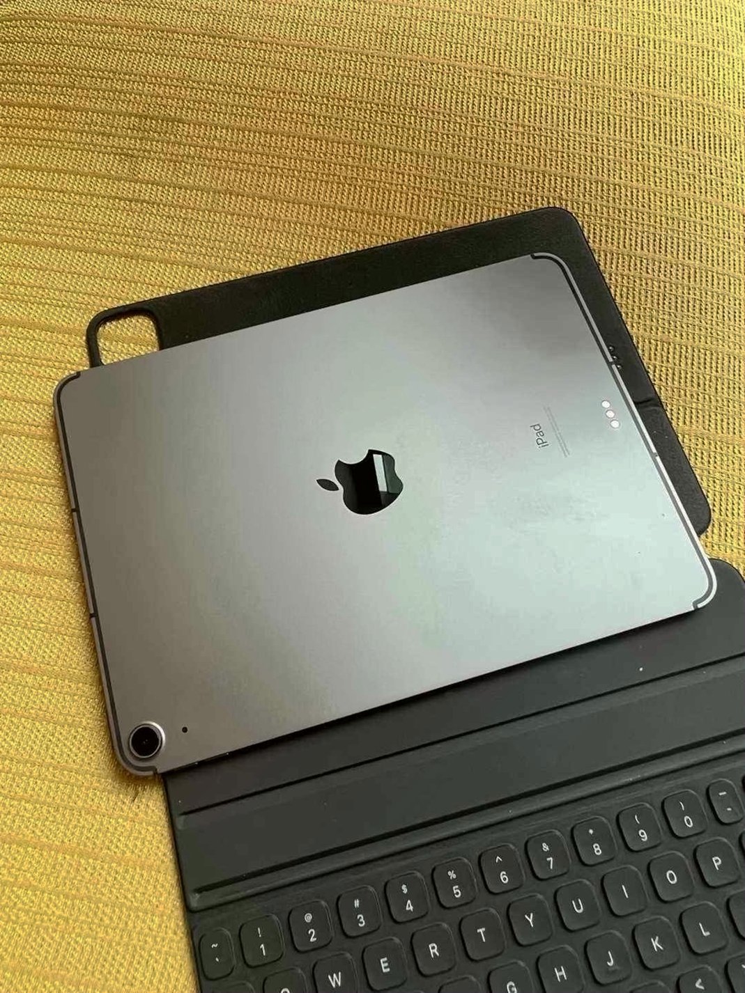 Apple iPad Air 4th Generation 64GB Black Unlocked - Used image 3