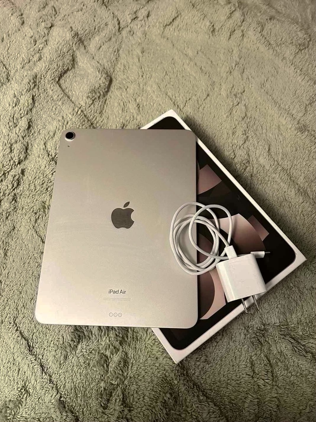 Apple iPad Air 5th Generation 64GB Starlight Unlocked - Used image 2