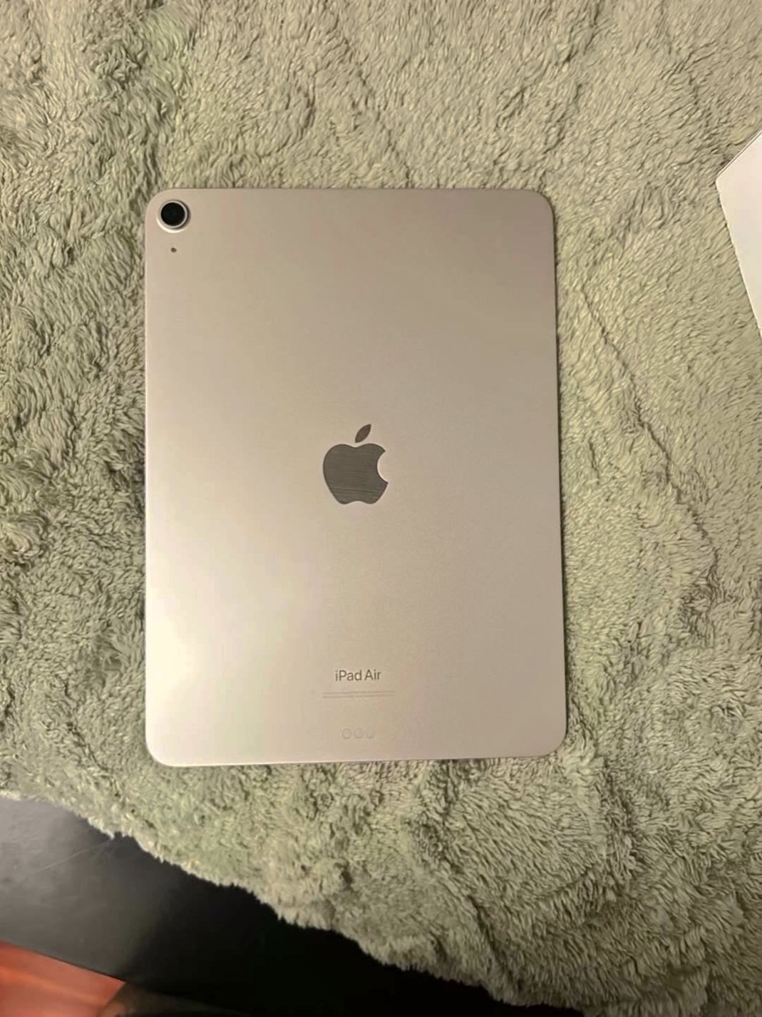 Apple iPad Air 5th Generation 64GB Starlight Unlocked - Used image 4