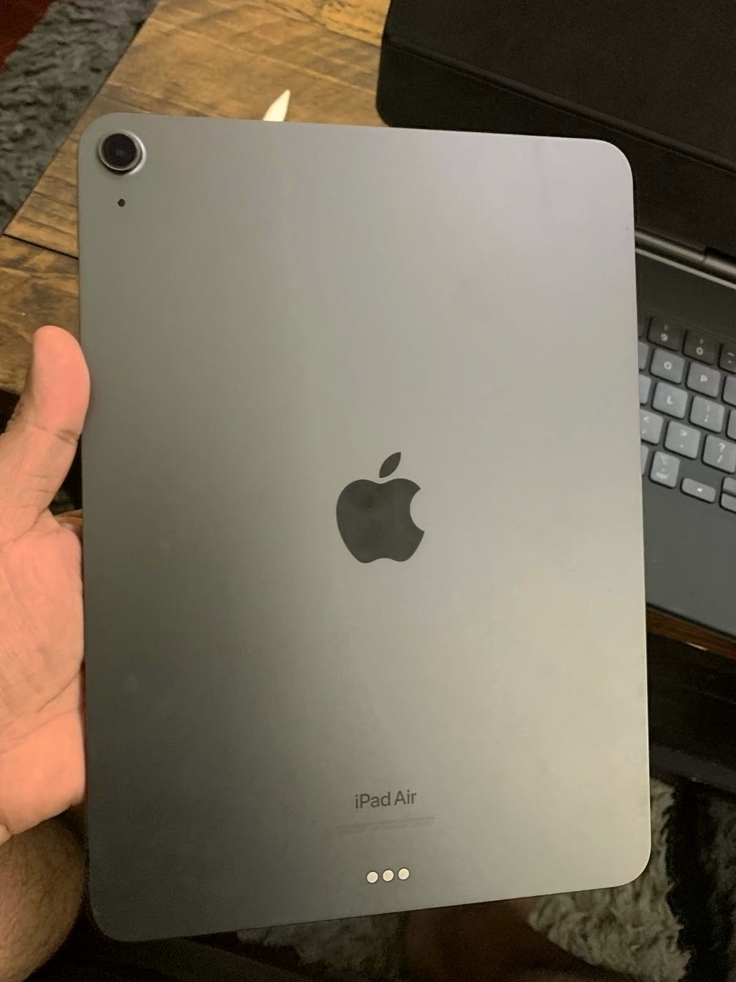 Apple iPad Air 5th Generation 256GB Unlocked - Used image 5