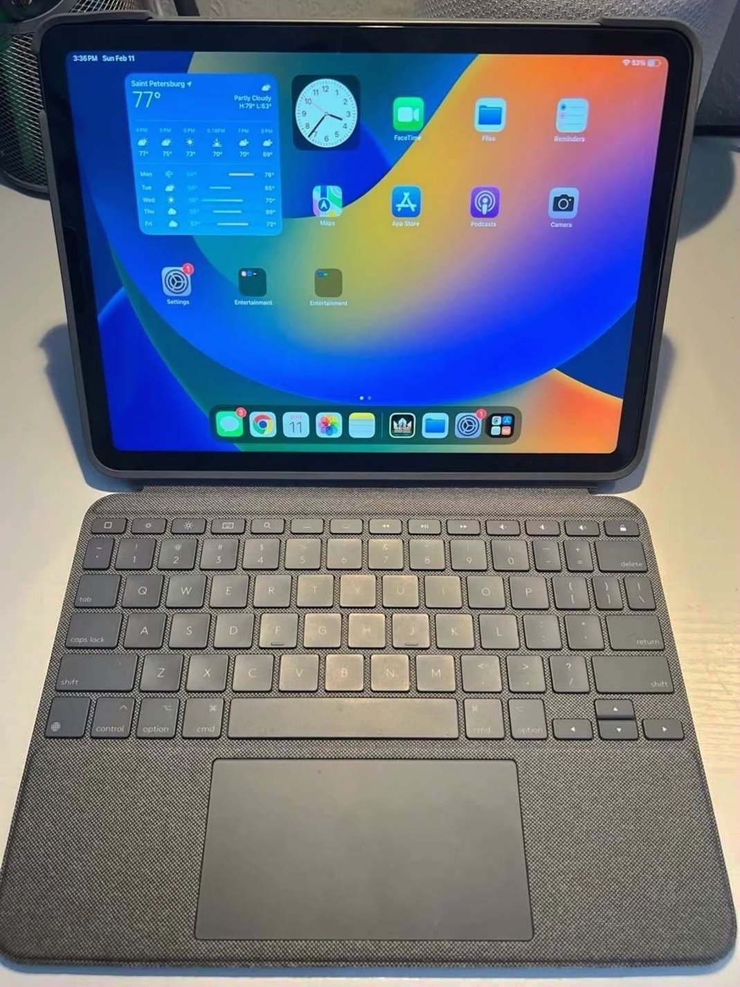 Apple iPad Air 5th Generation 64GB Space Grey Unlocked - Used image 2