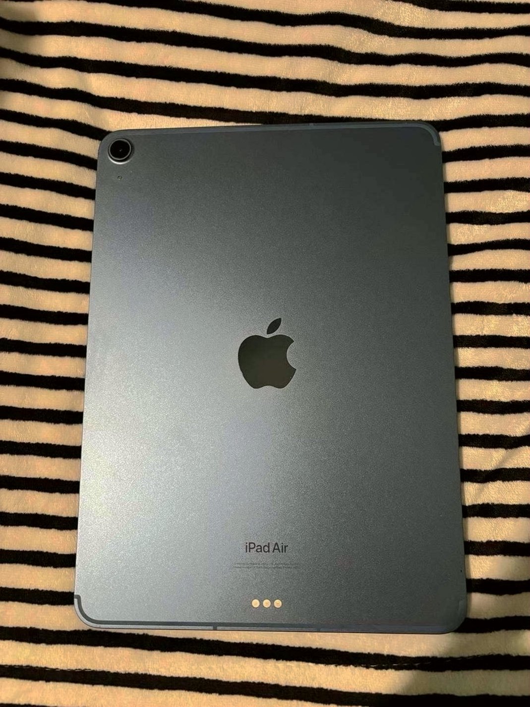 Apple iPad Air 5th Generation 64GB Space Gray Unlocked - Used