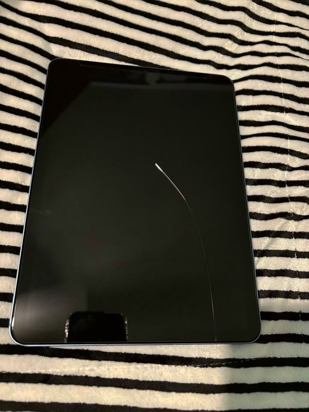 Apple iPad Air 5th Generation 64GB Space Gray Unlocked - Used image 3