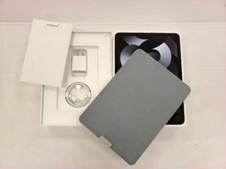 Apple iPad Air 5th Generation 64GB Gray Unlocked - Used