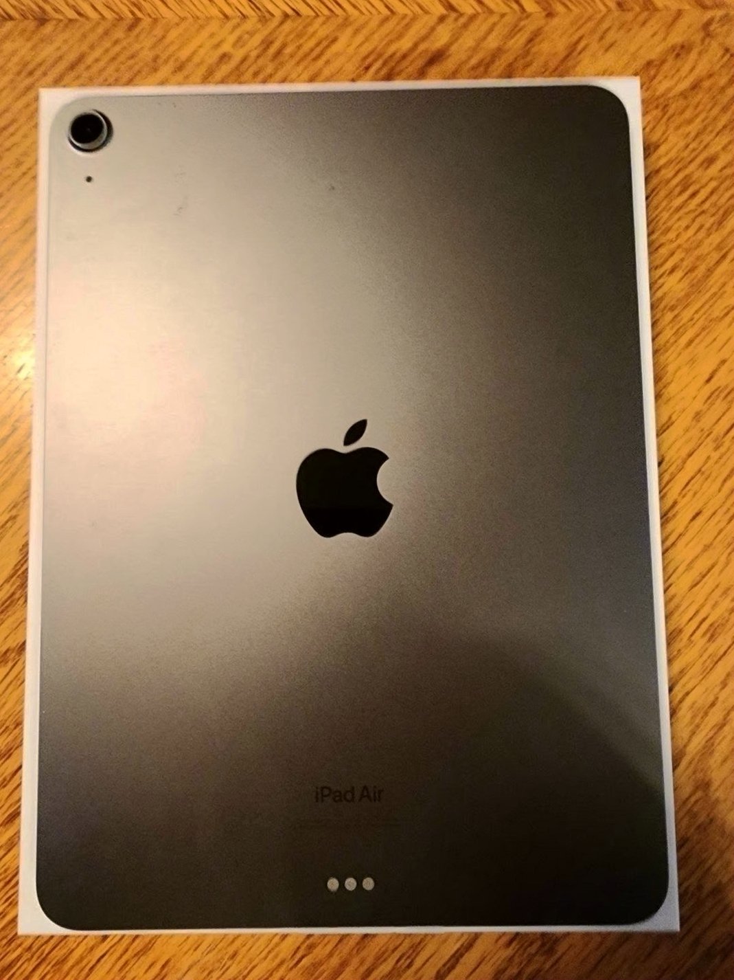 Apple iPad Air 5th Generation 64GB Space Gray Unlocked - Used image 2