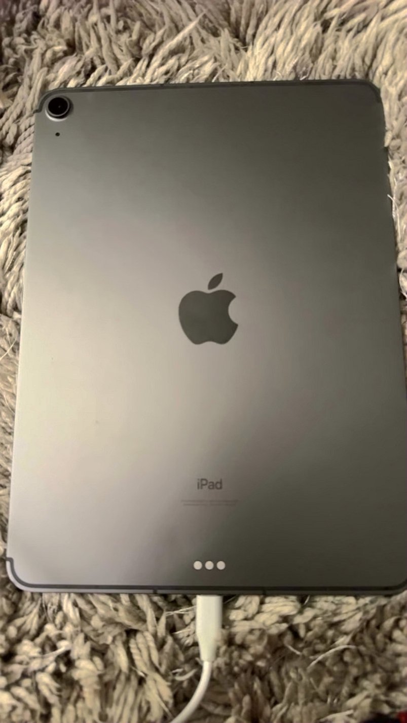 Apple iPad Air 4th Generation 64GB Grey Unlocked - Used image 2