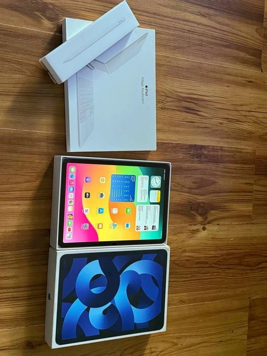 Apple iPad Air 5th Gen 256GB Blue Unlocked - Used image 2