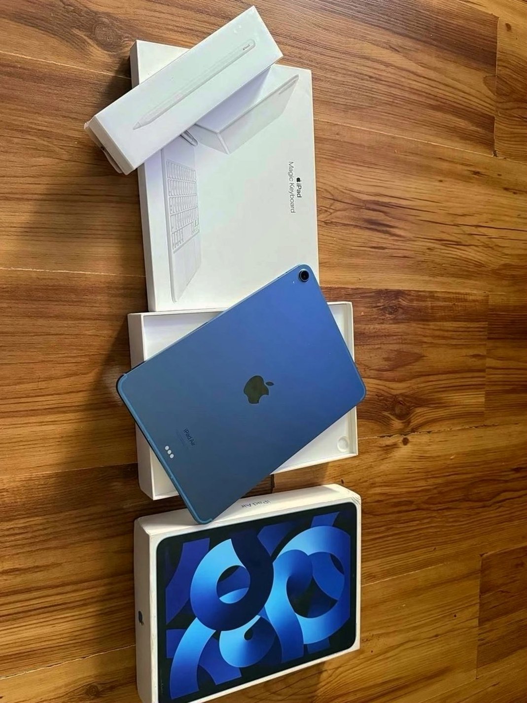 Apple iPad Air 5th Gen 256GB Blue Unlocked - Used image 3
