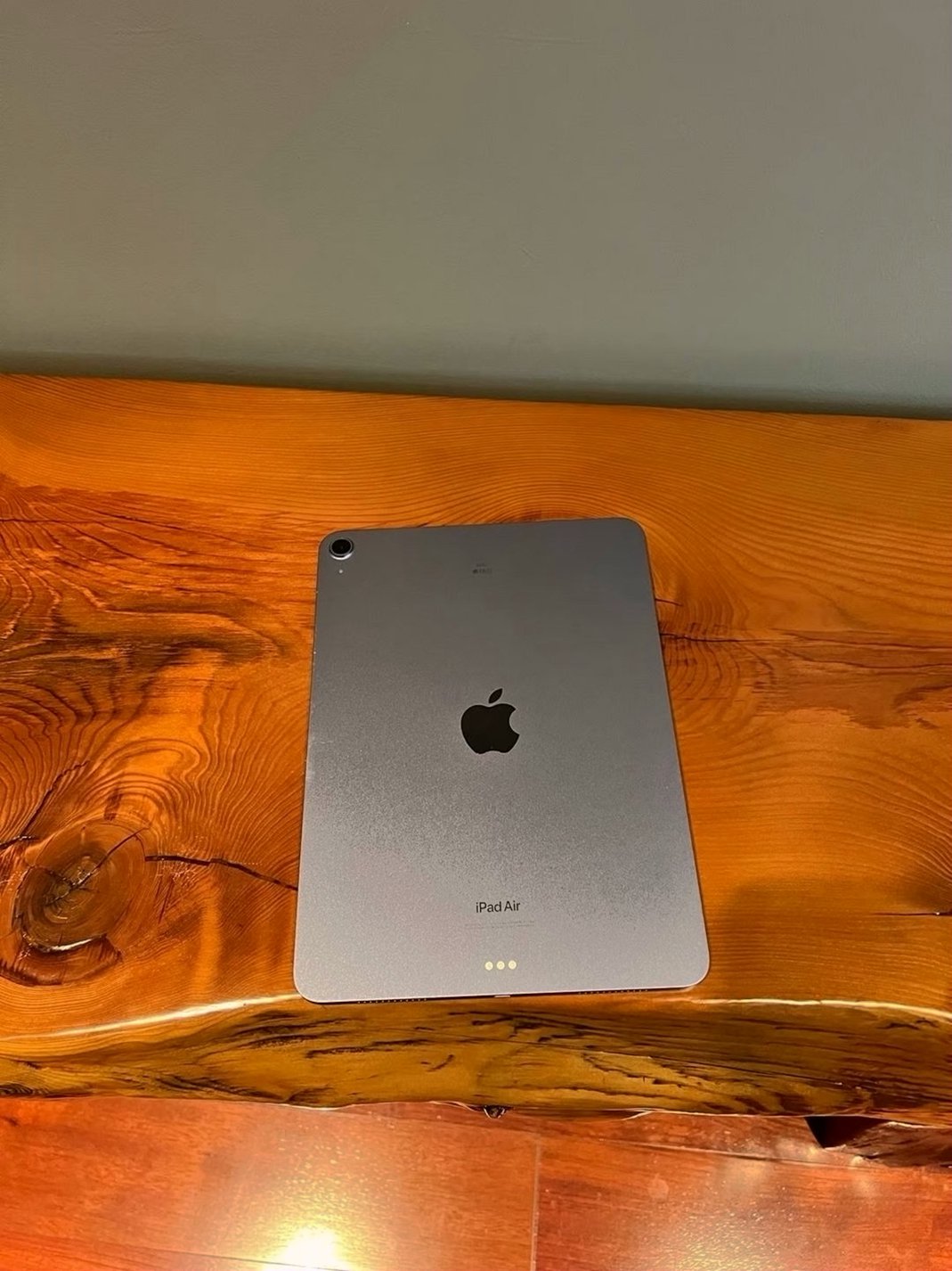 Apple iPad Air 5th Generation 256GB Space Gray Unlocked - Used image 5