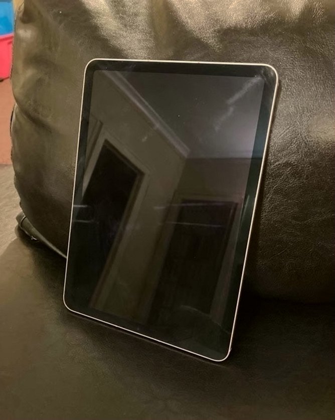 Apple iPad Air 5th Generation 64GB Pink Unlocked - Used image 5
