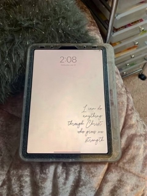 Apple iPad Air 2021 2R55 64GB Space Gray Unlocked - Used