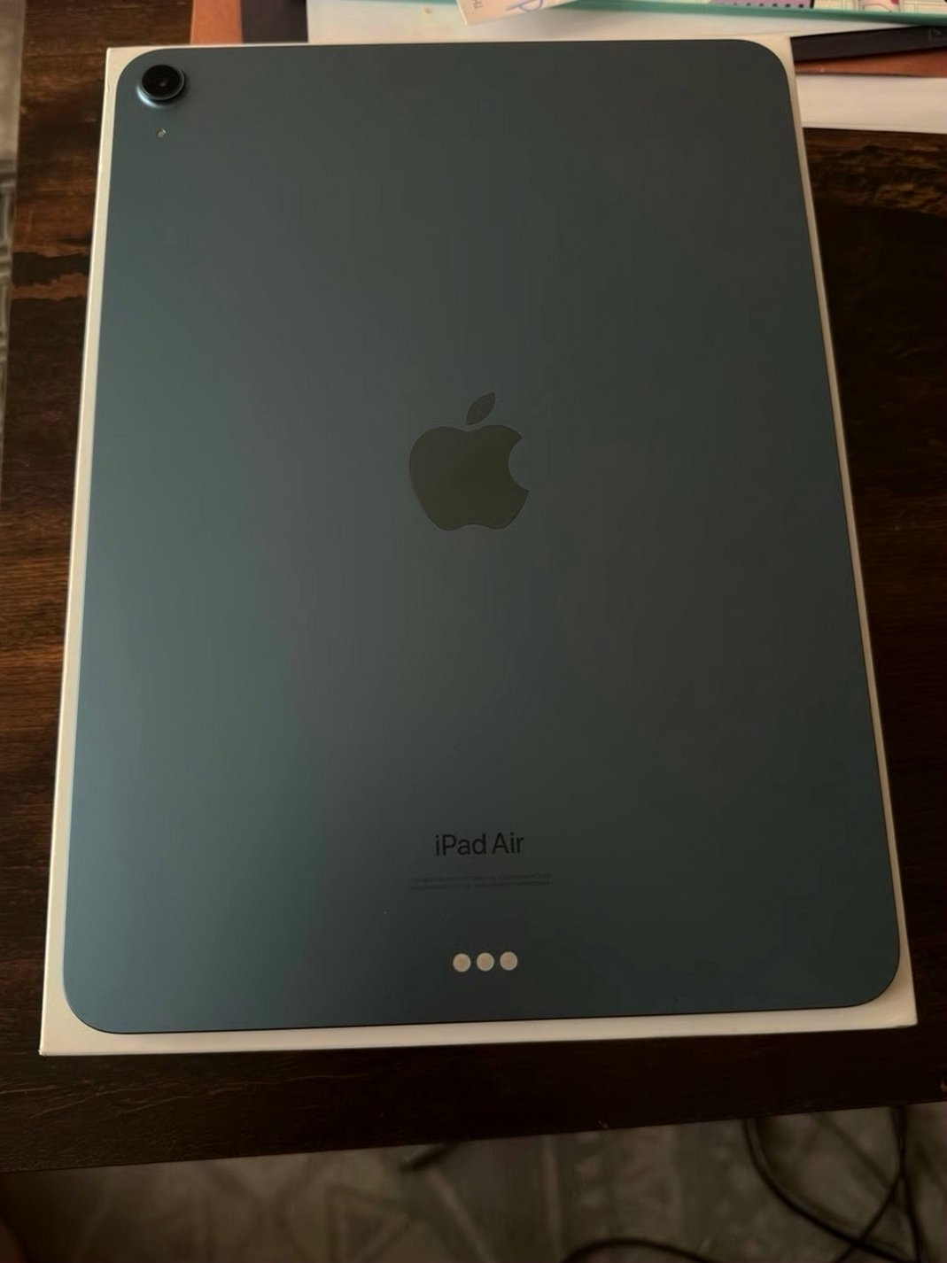 Apple iPad Air 5th Generation M1 256GB Blue Unlocked - Used image 2