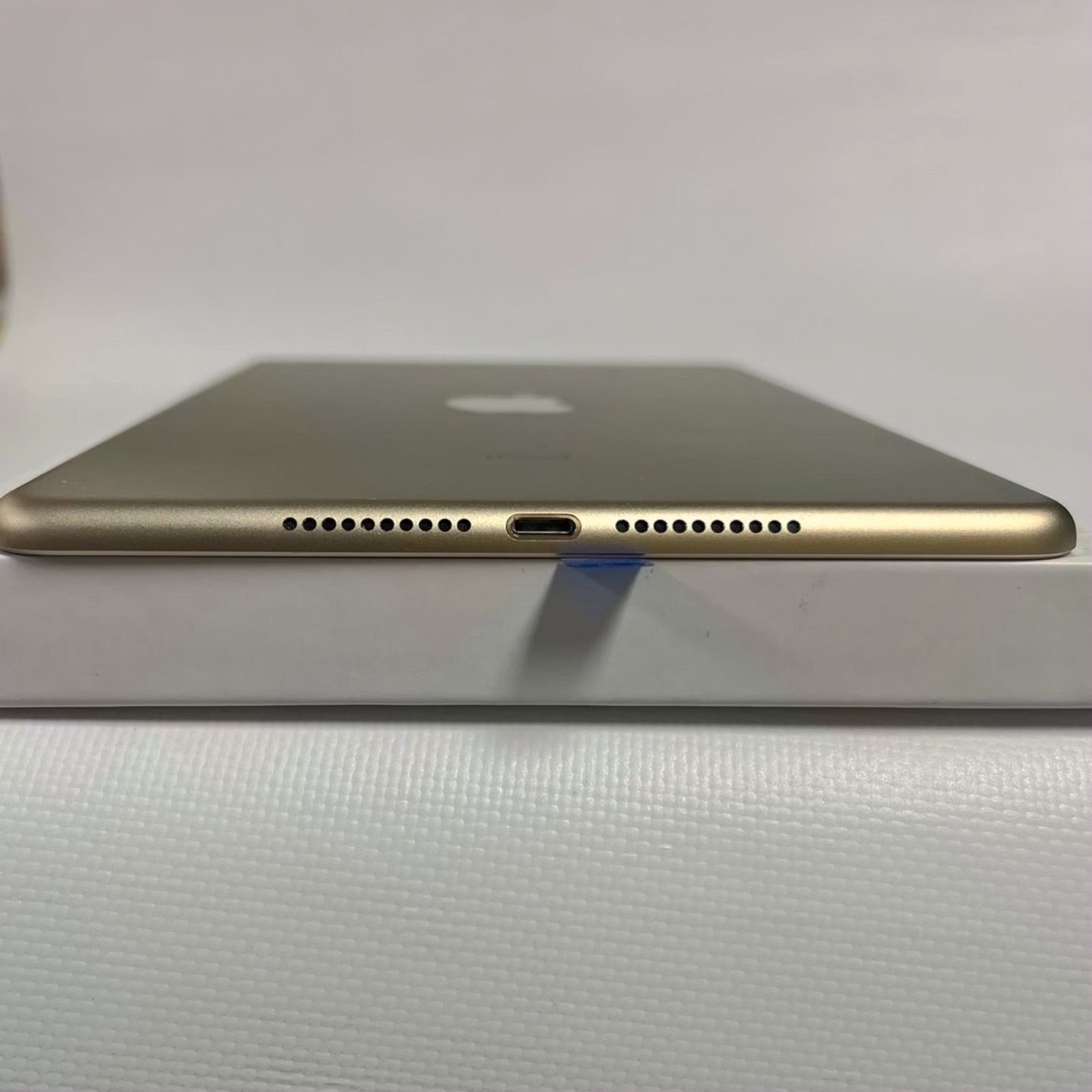 Apple iPad Mini 5th 64GB Space Gray Unlocked - Used image 3