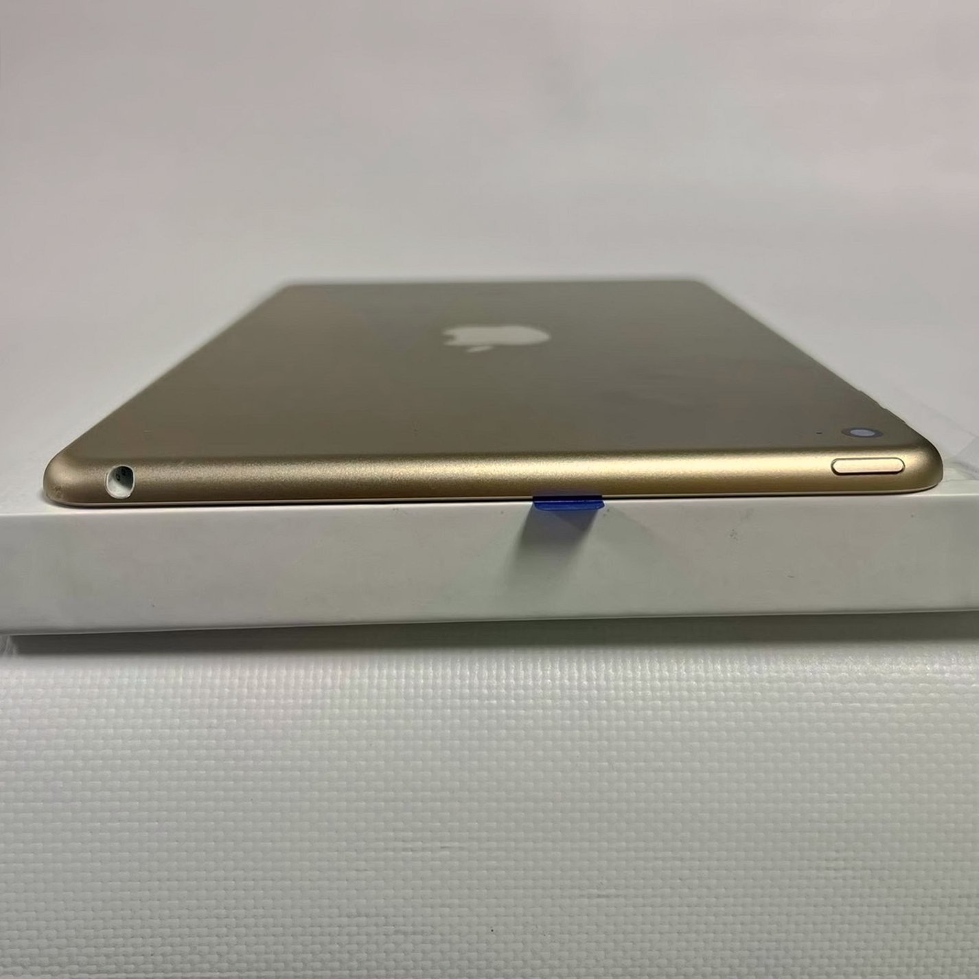 Apple iPad Mini 5th 64GB Space Gray Unlocked - Used image 5