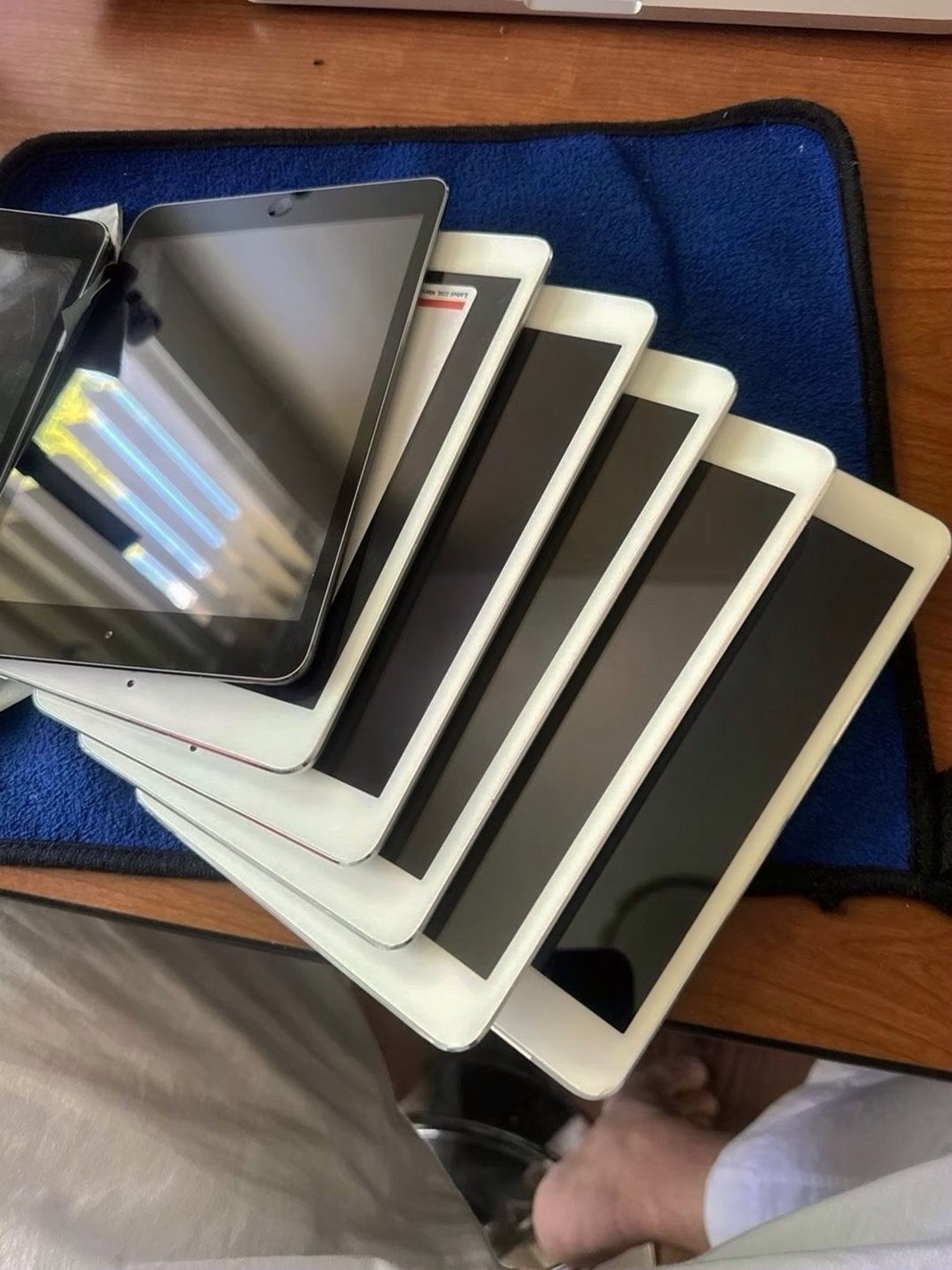 Apple iPad mini 2nd Generation 16GB White Unlocked - Used image 2