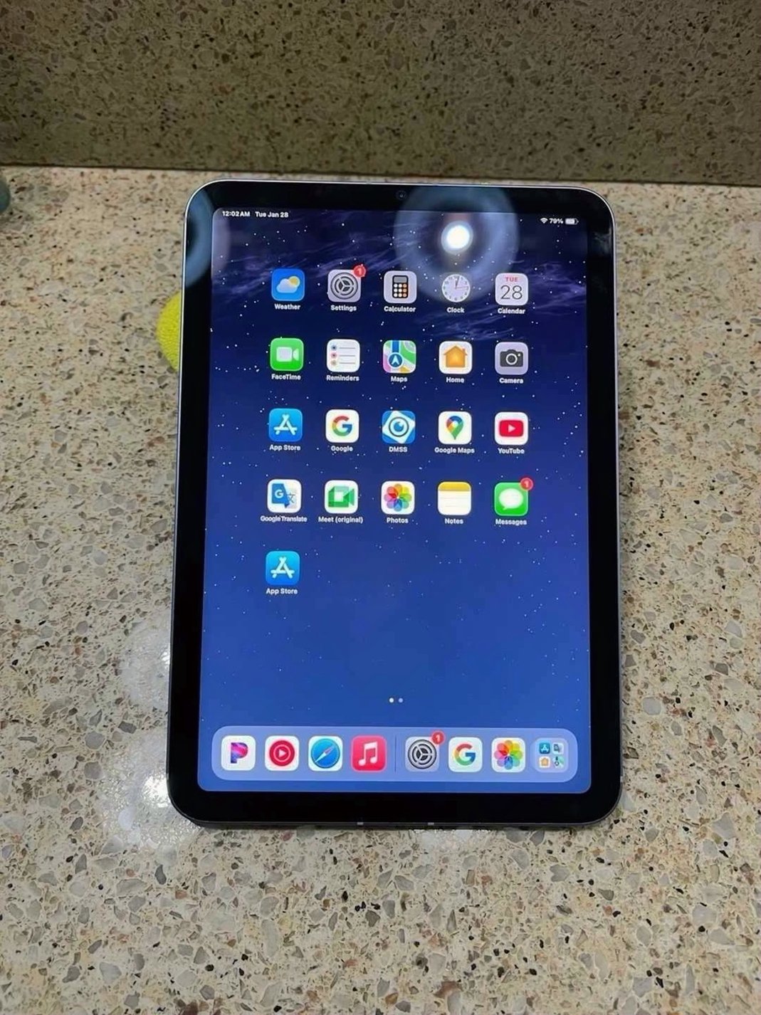 Apple iPad mini 6th Generation 256GB Purple Unlocked - Used image 5