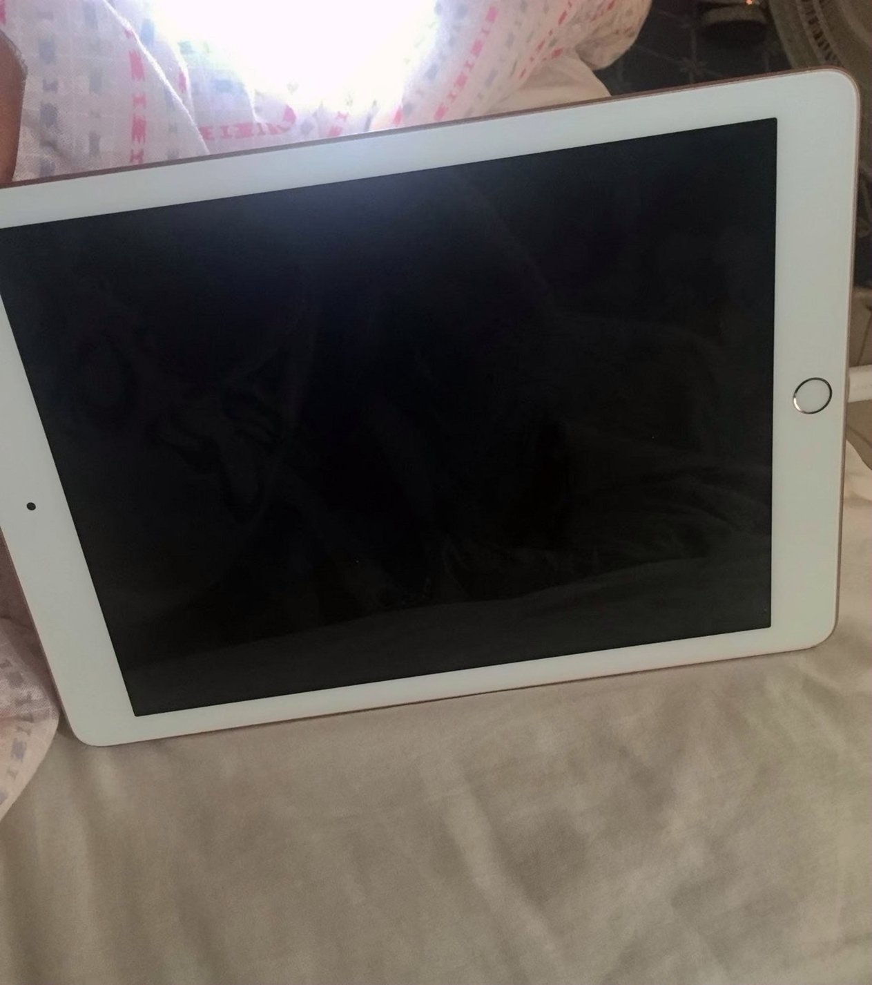 Apple iPad Mini 5Q29 64GB Rose Gold Unlocked - Used image 3
