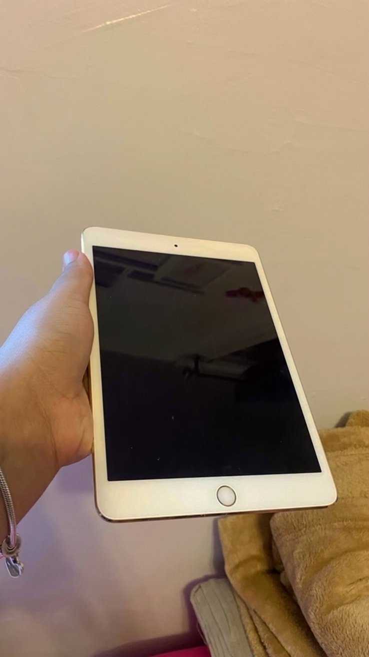 Apple iPad Mini 3rd Generation 64GB Gold Unlocked - Used