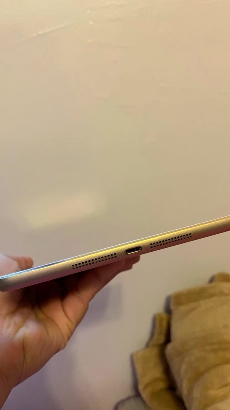 Apple iPad Mini 3rd Generation 64GB Gold Unlocked - Used image 3