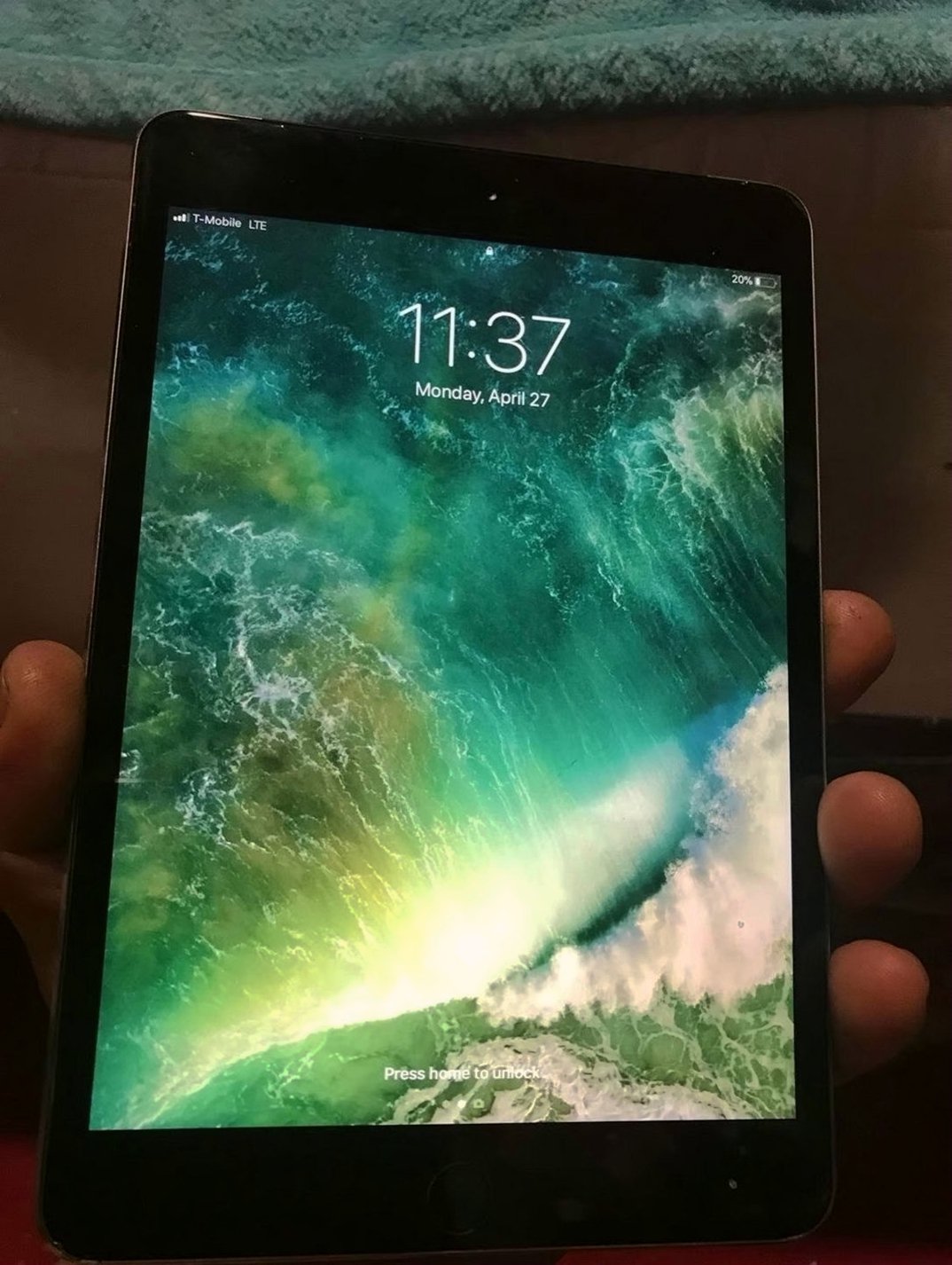 Apple iPad mini 3 16GB Silver Gray Unlocked - Used image 2
