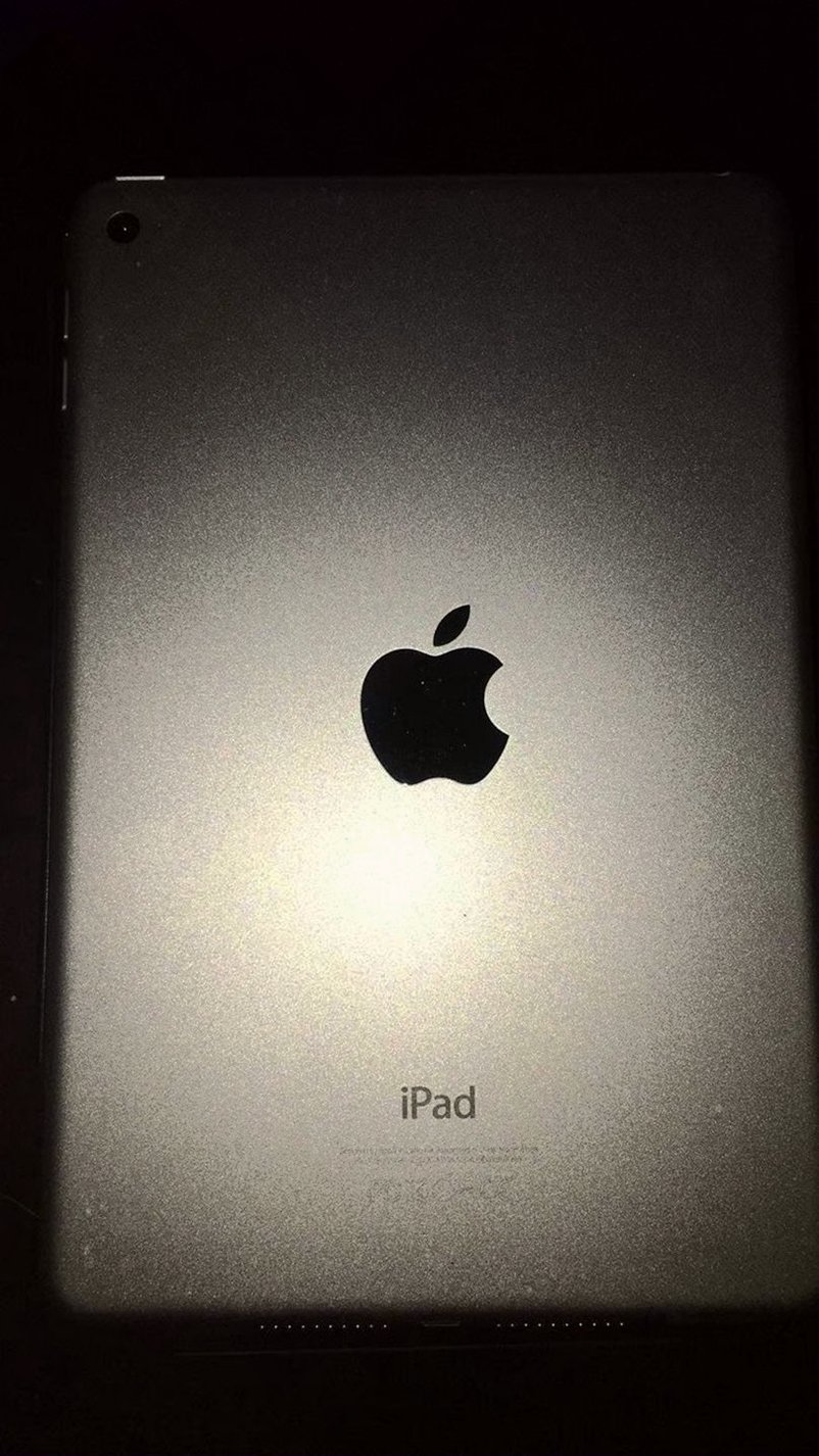 Apple iPad mini 4 128GB Silver Unlocked - Used image 2