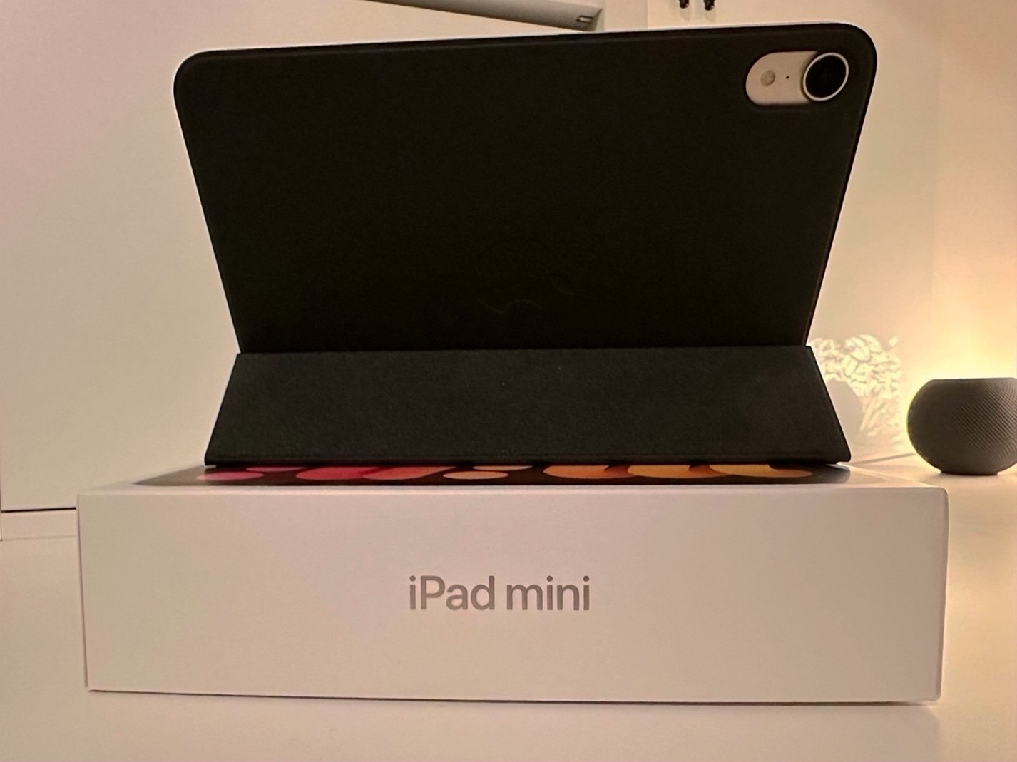 Apple iPad Mini 6th Generation 64GB Starlight Unlocked - Used image 3