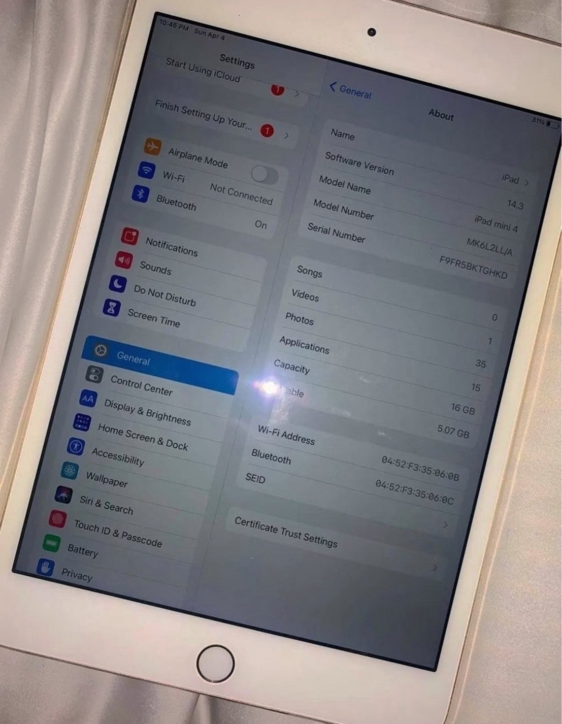 Apple iPad Mini 4 128GB Gold Unlocked - Used image 3