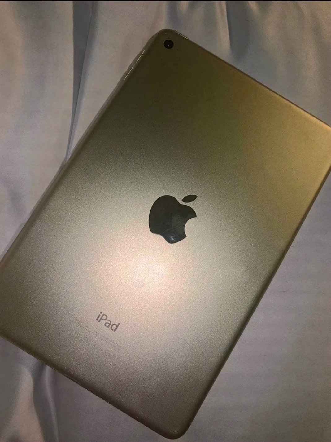 Apple iPad Mini 4 128GB Gold Unlocked - Used image 4