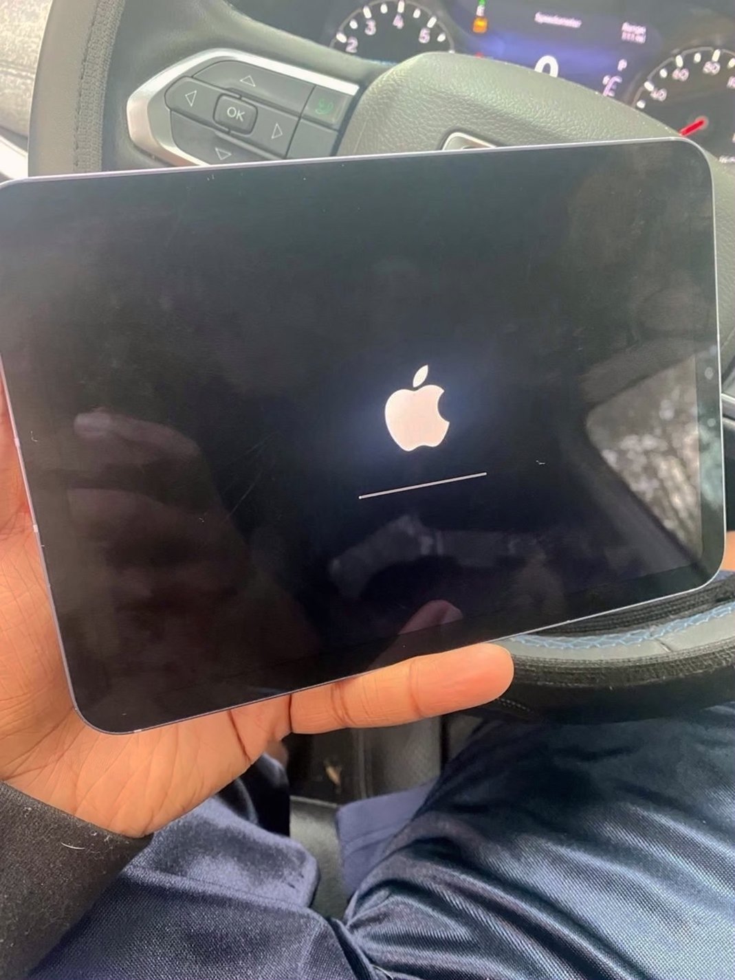 Apple iPad mini 6th Generation 256GB Unlocked - Used image 2