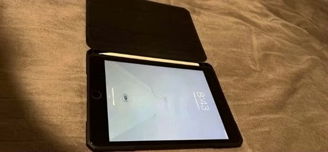 Apple iPad Mini 5th Generation 64GB Gray Unlocked - Used image 2