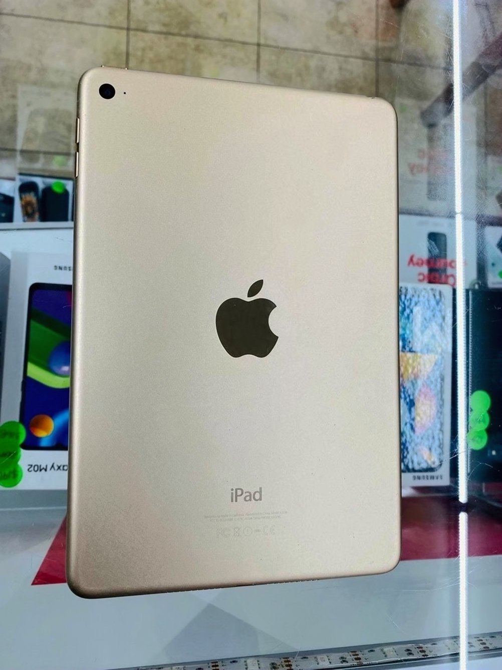 Apple iPad mini 4th 128GB Gold Unlocked - Used image 3