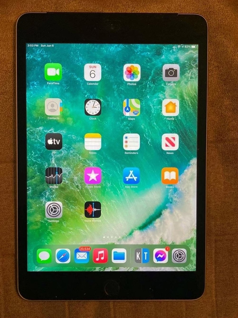 Apple iPad mini 4 6Z93 64GB Space Gray Unlocked - Used image 3