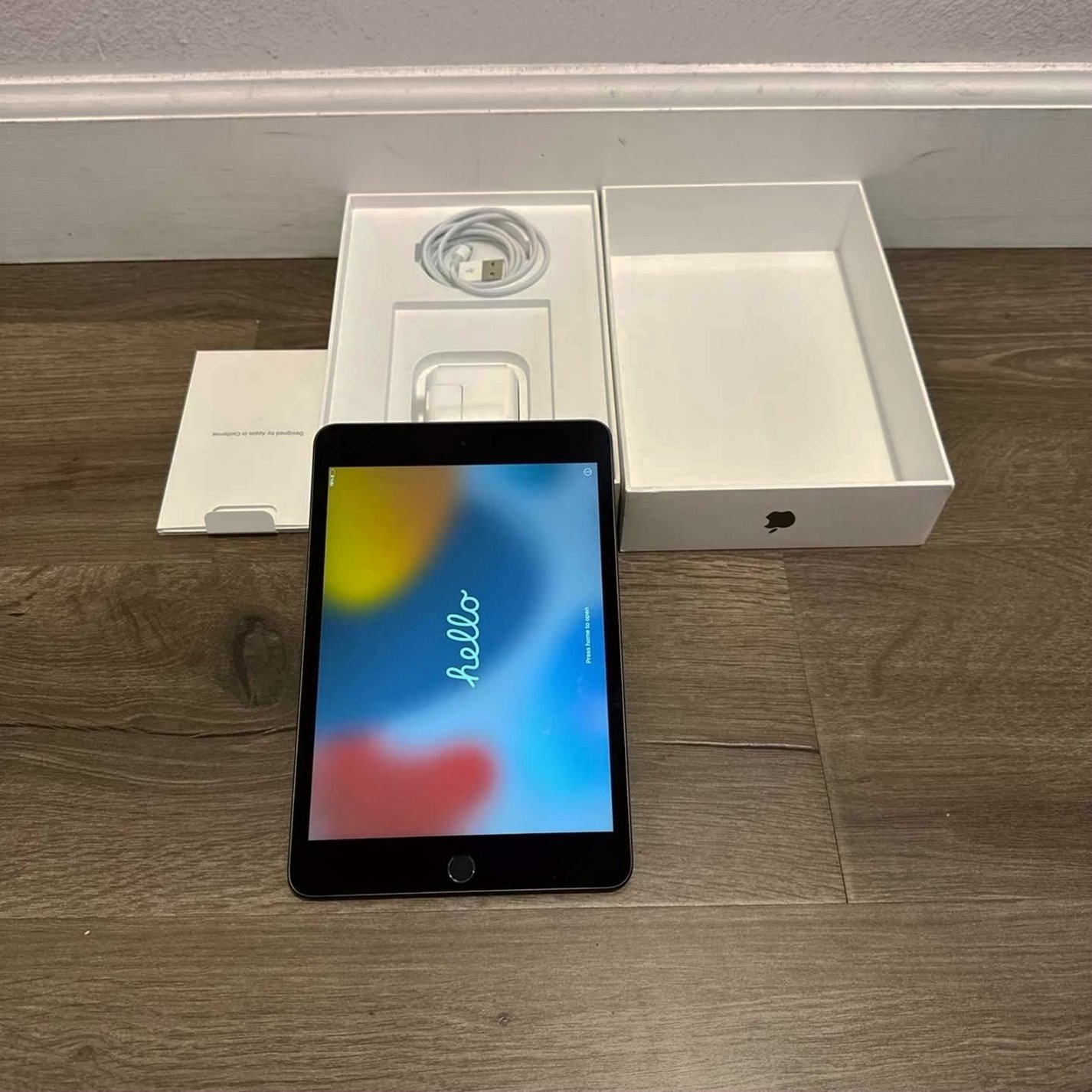 Apple iPad Mini 5 64GB Space Gray Unlocked - Used