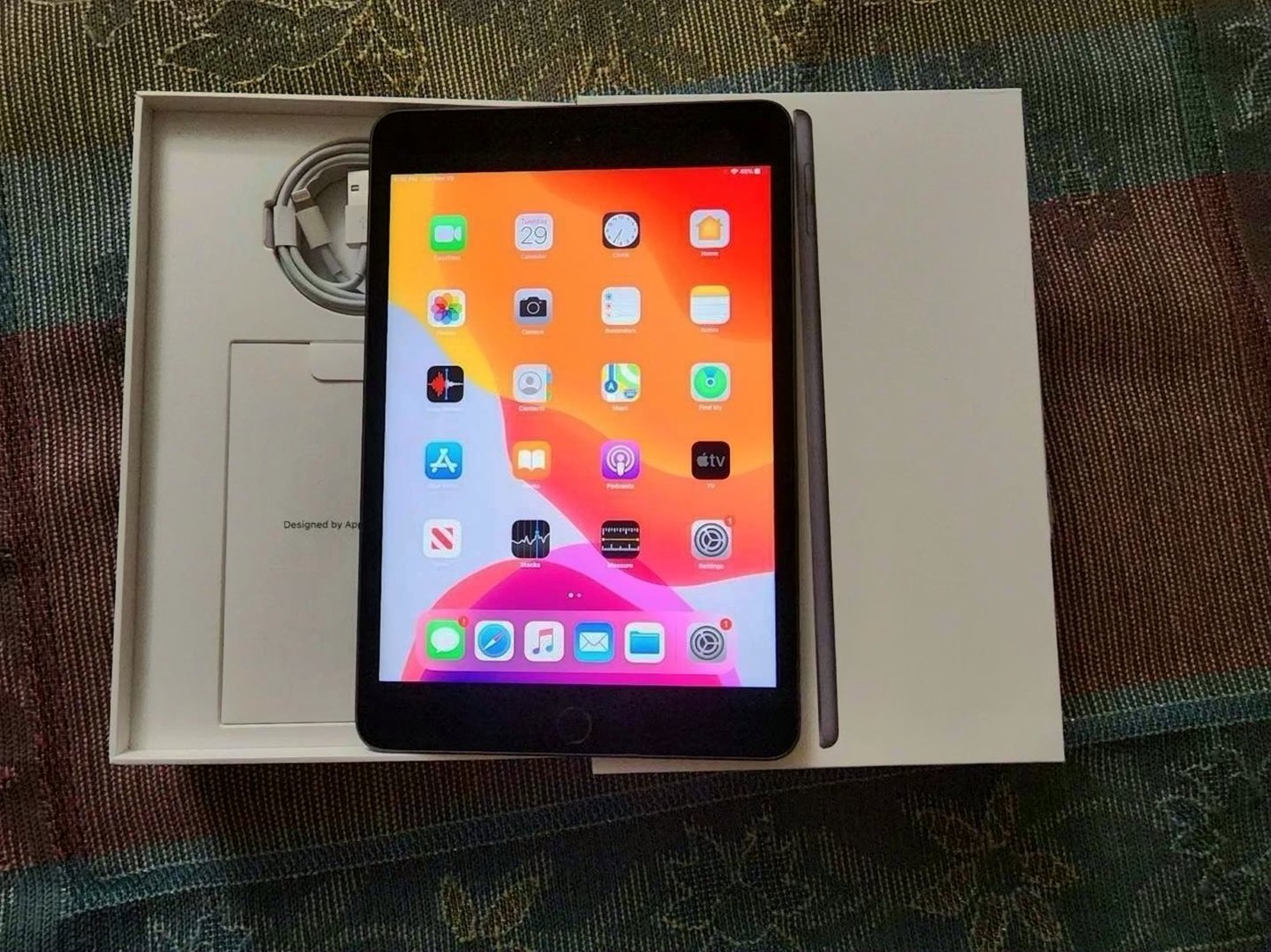 Apple iPad mini 5 64GB Space Gray Unlocked - Used image 2