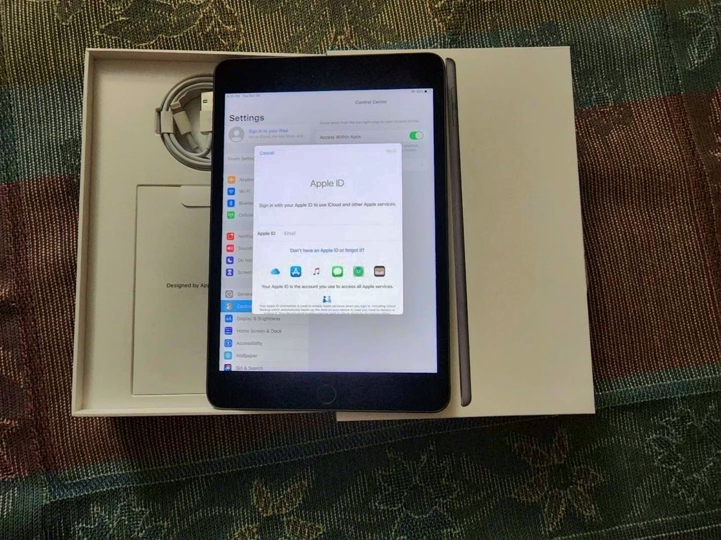 Apple iPad mini 5 64GB Space Gray Unlocked - Used image 3