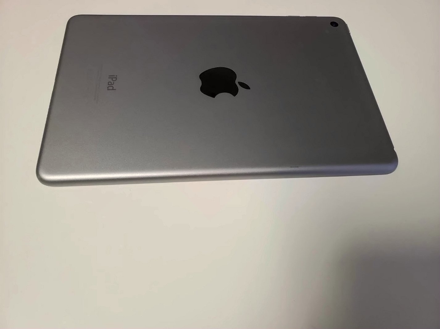 Apple iPad Mini 4 128GB Gray Unlocked - Used image 2