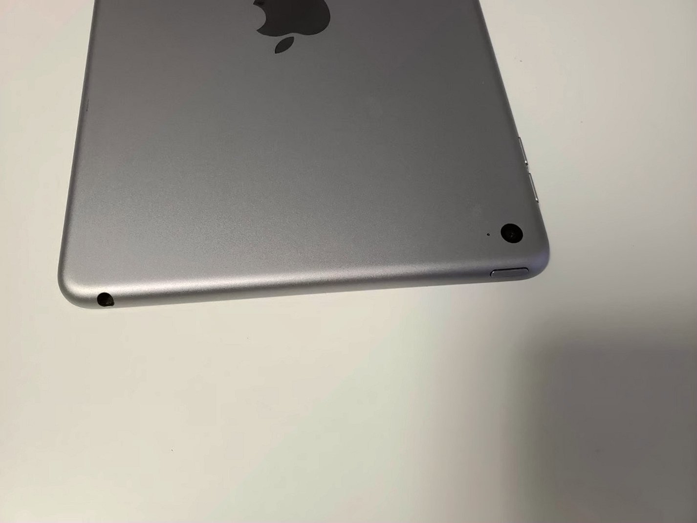 Apple iPad Mini 4 128GB Gray Unlocked - Used image 3