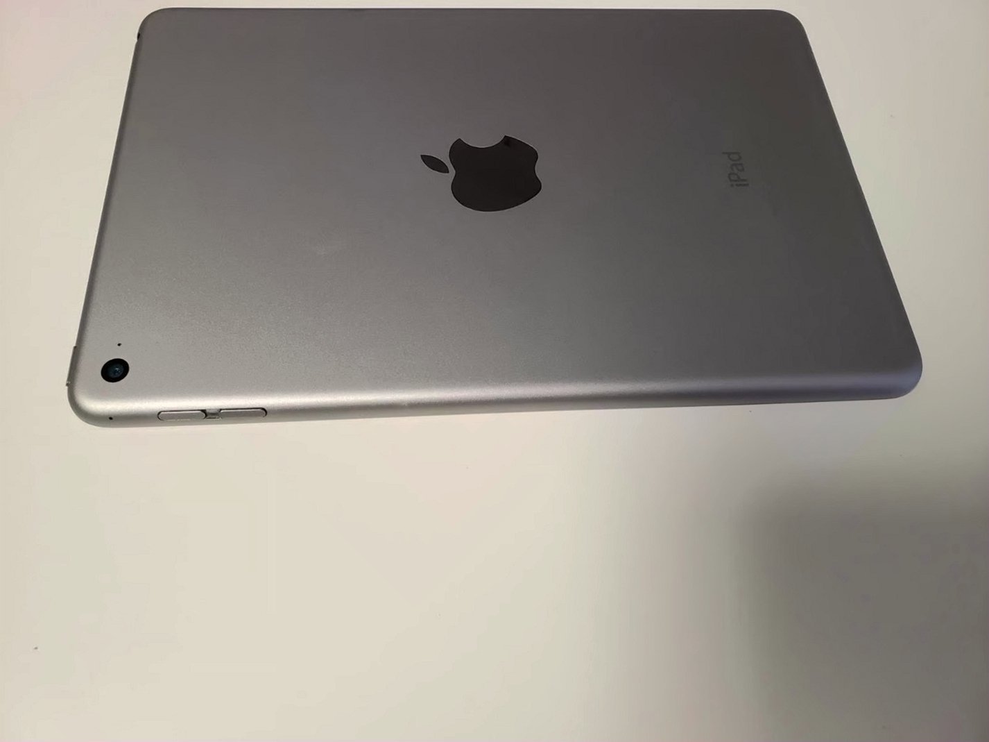 Apple iPad Mini 4 128GB Gray Unlocked - Used image 4