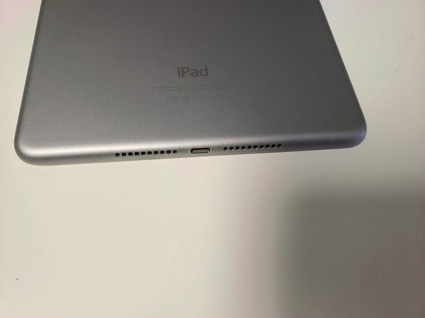 Apple iPad Mini 4 128GB Gray Unlocked - Used image 5