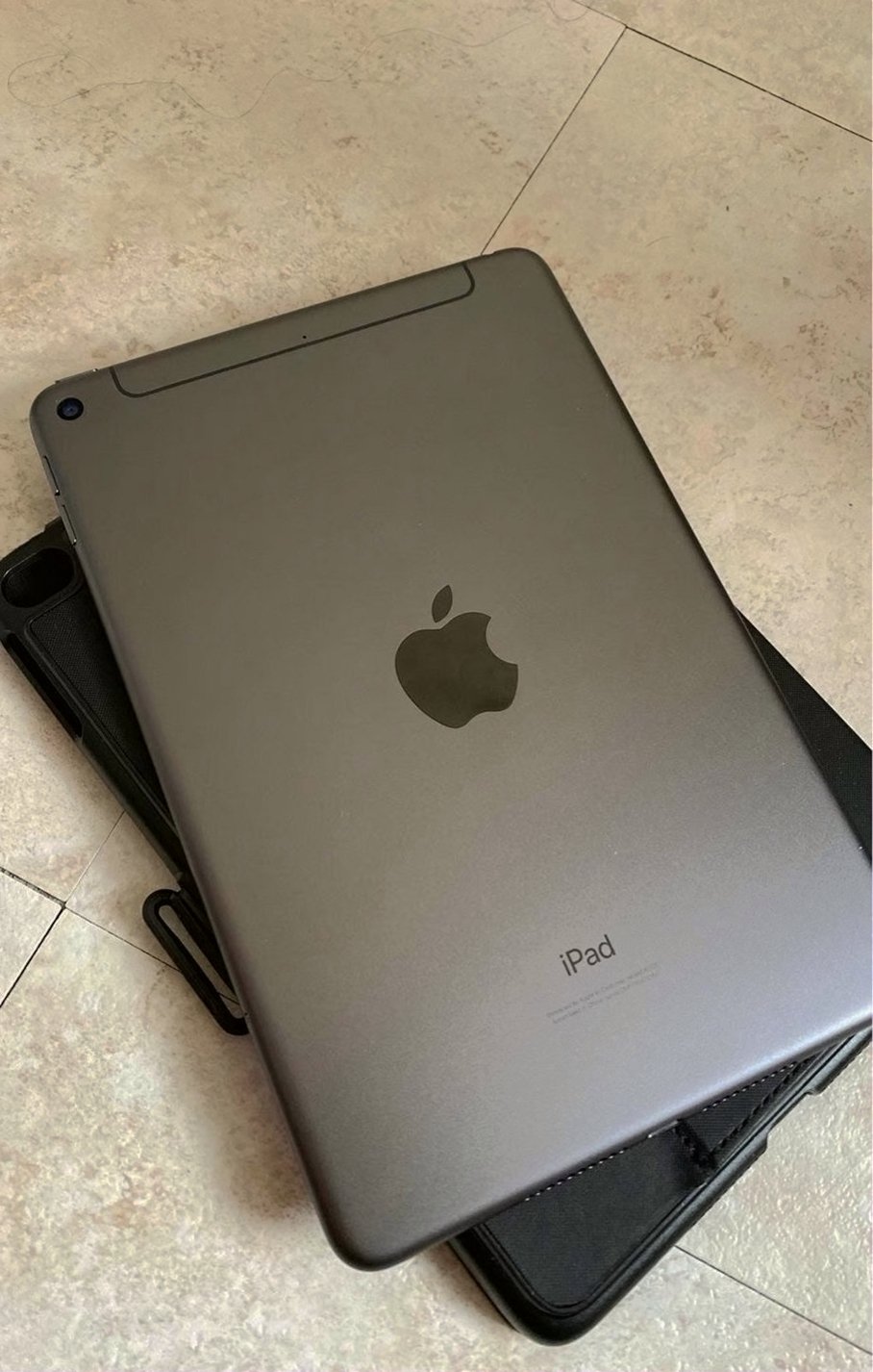 Apple iPad mini 5 64GB Space Gray Unlocked - Used image 2