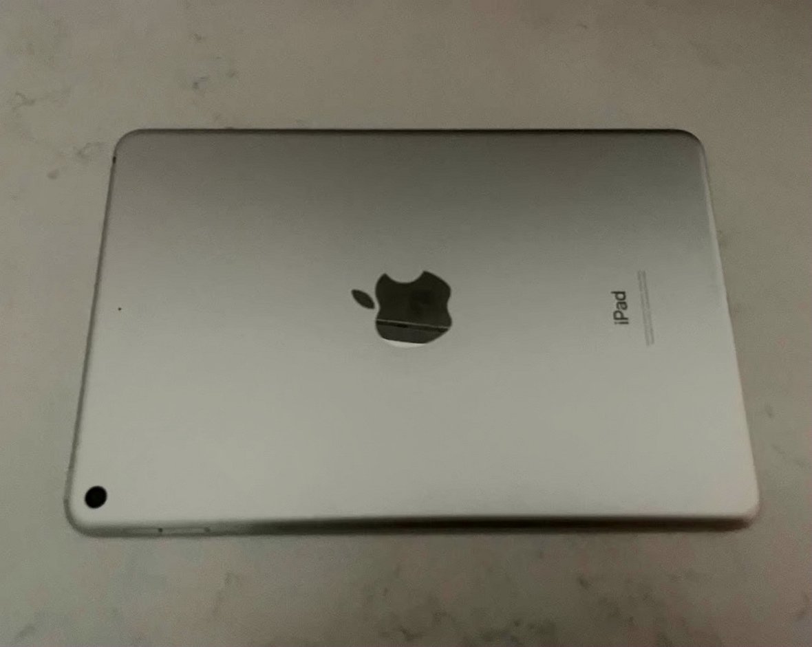 Apple iPad Mini 5th Generation 64GB Silver Unlocked - Used image 2