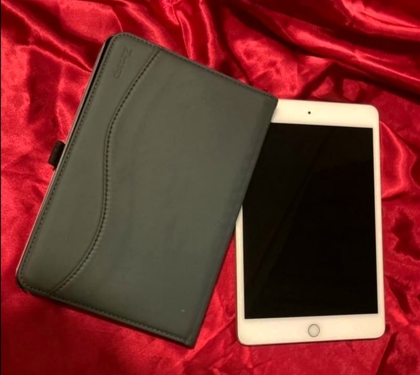 Apple iPad Mini 4 128GB Space Gray Unlocked - Used