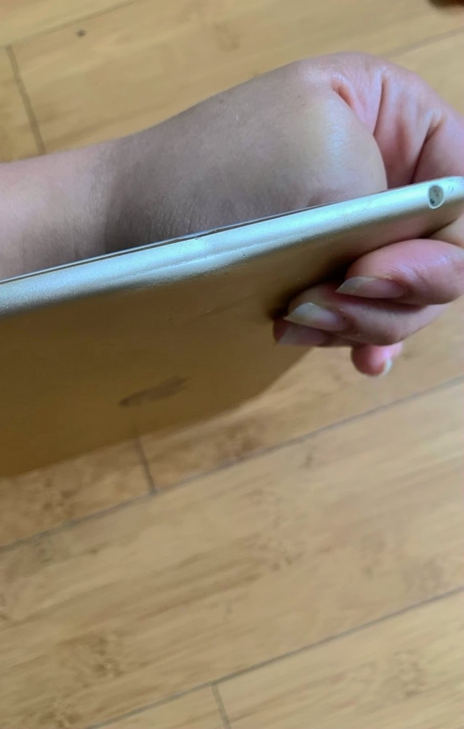 Apple iPad mini 4th Generation 64GB Gold Unlocked - Used image 5