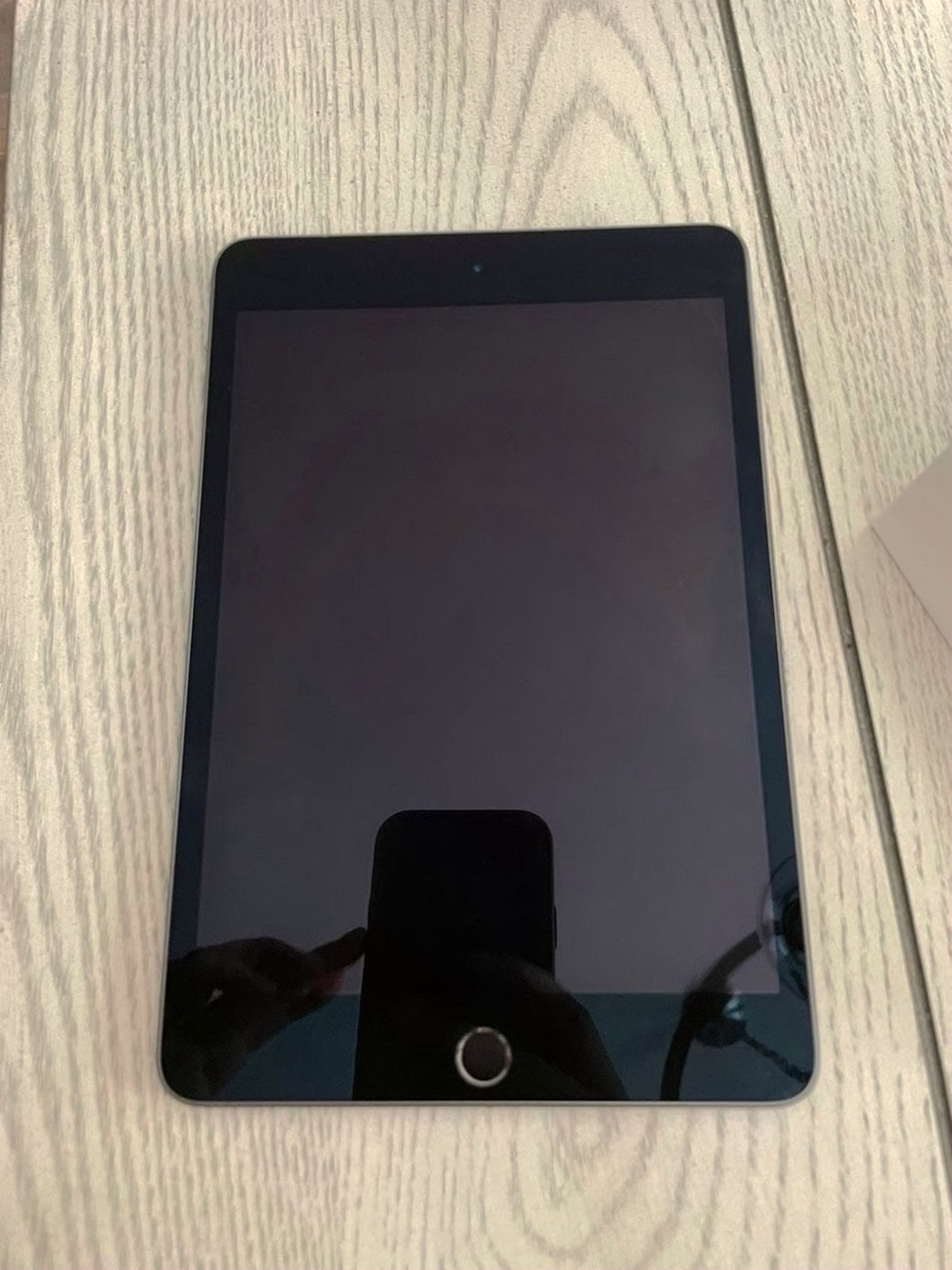 Apple iPad Mini 5th Generation 64GB Space Gray Unlocked - Used image 3