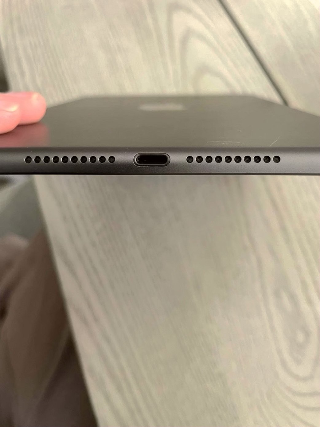 Apple iPad Mini 5th Generation 64GB Space Gray Unlocked - Used image 4