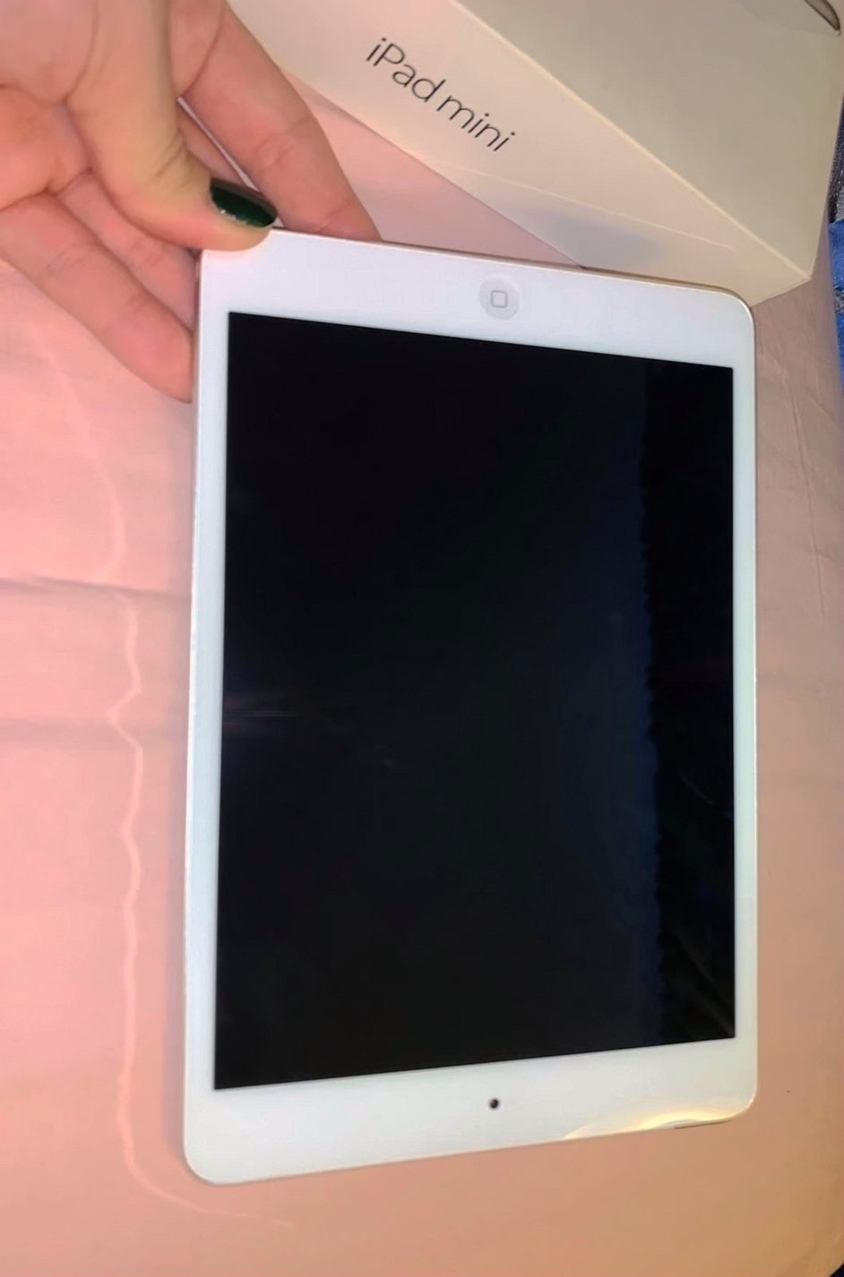 Apple iPad mini 2nd Generation 32GB Silver Unlocked - Used image 4