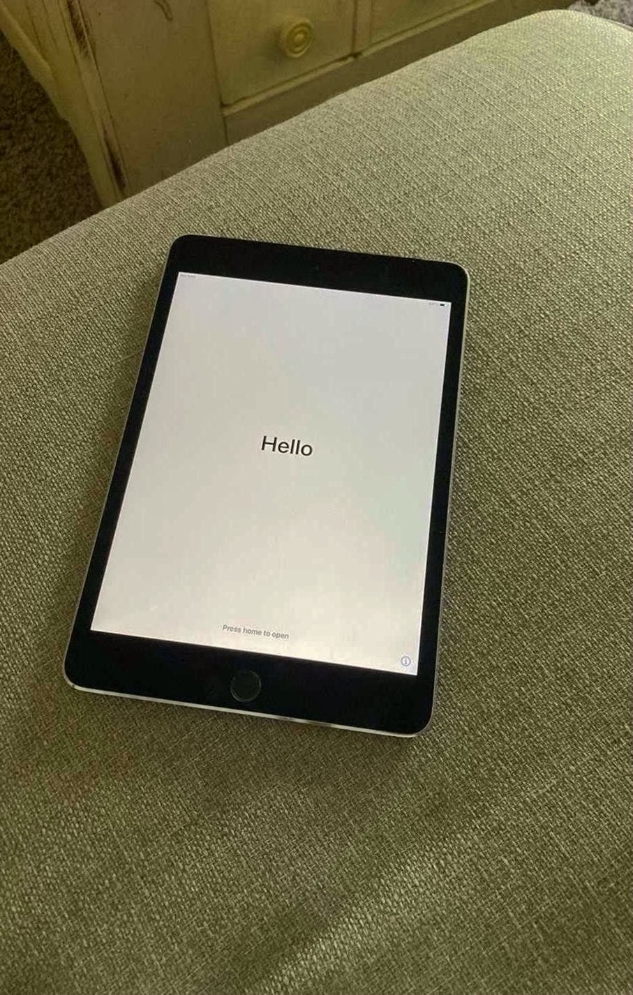 Apple iPad mini 4th Generation 16GB Space Grey Unlocked - Used image 3